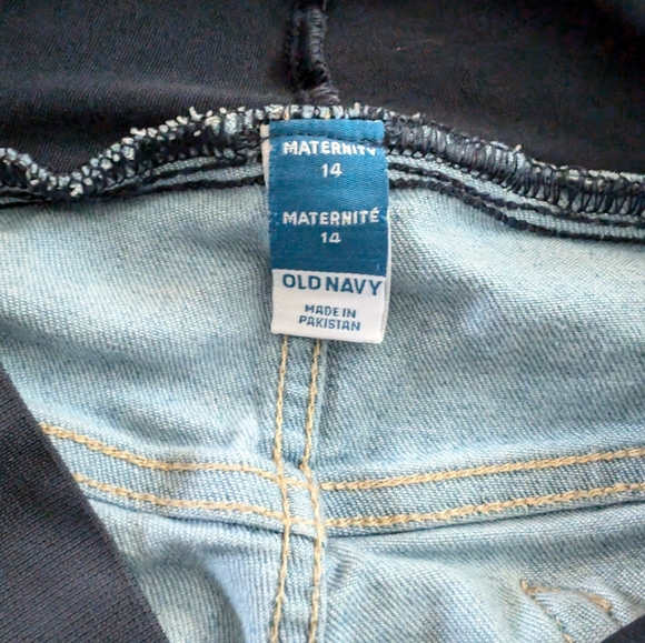 Old Navy Maternity Jean Shorts- Tummy panel size 14 light wash - Picture 3 of 3